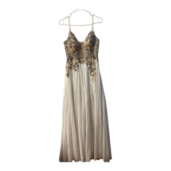 XSCAPE open back embelished white Maxi Gown - Picture 3 of 16